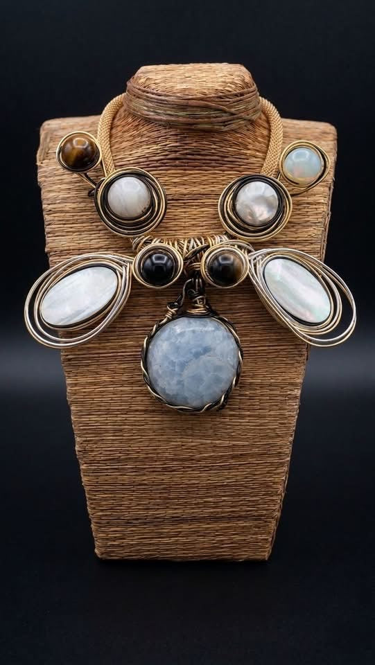 The Melífera Necklace